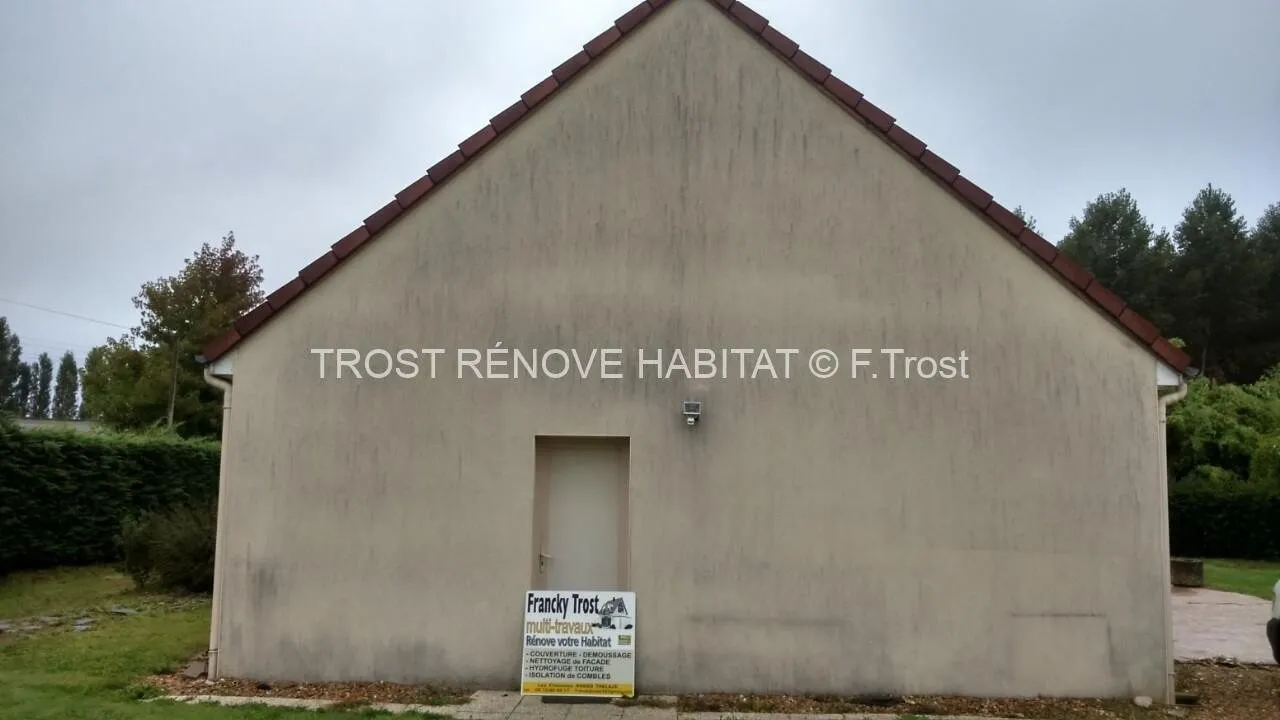 Avant : Nettoyage d'une façade aux Ponts-de-Cé, Les Ponts-de-Cé