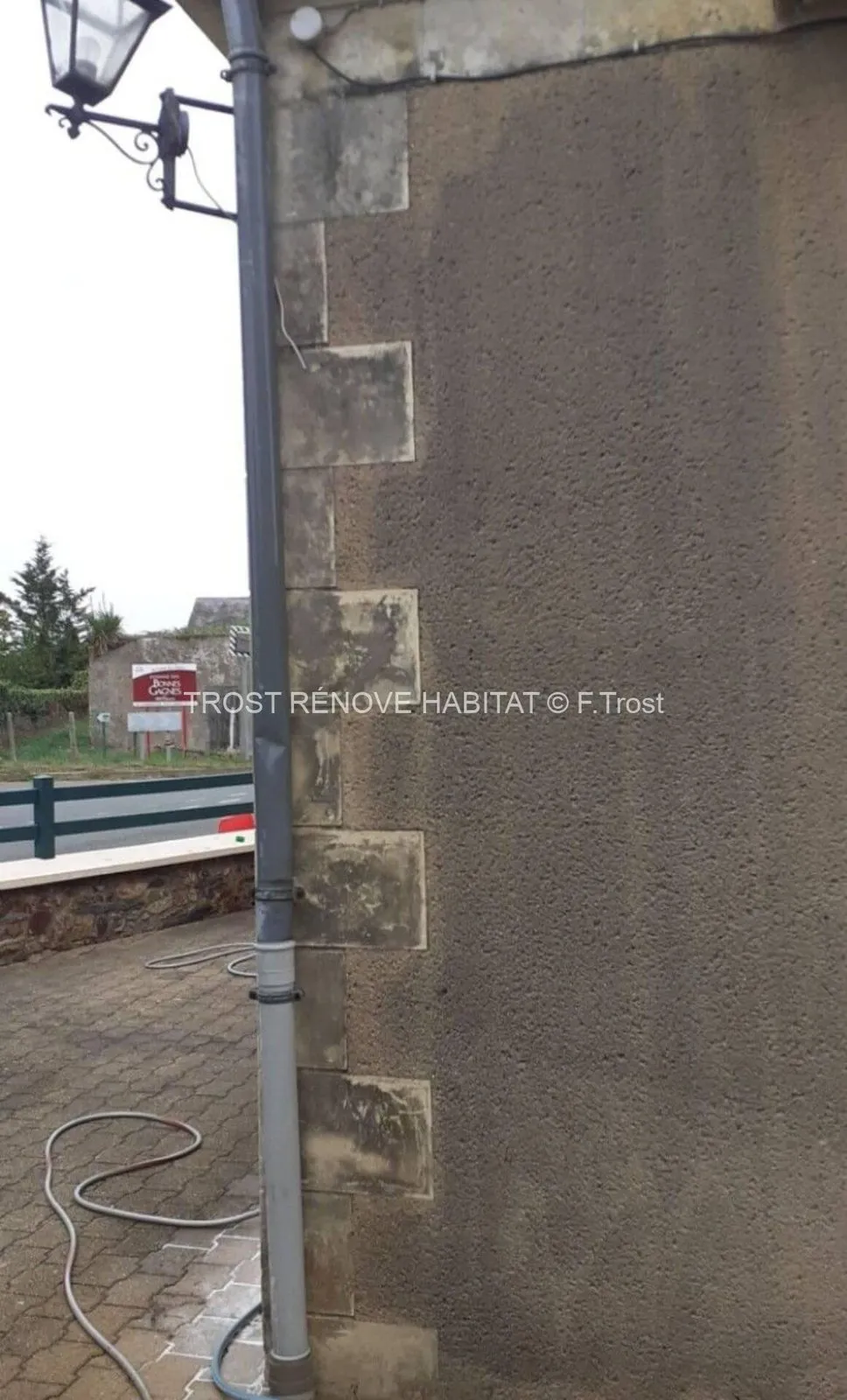 Avant : Nettoyage d'une façade à Brissac-Quincé