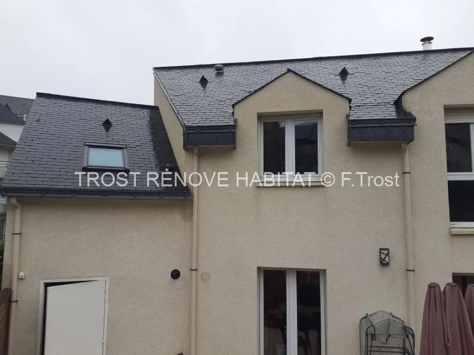 Après : Nettoyage et démoussage d'une toiture à Angers