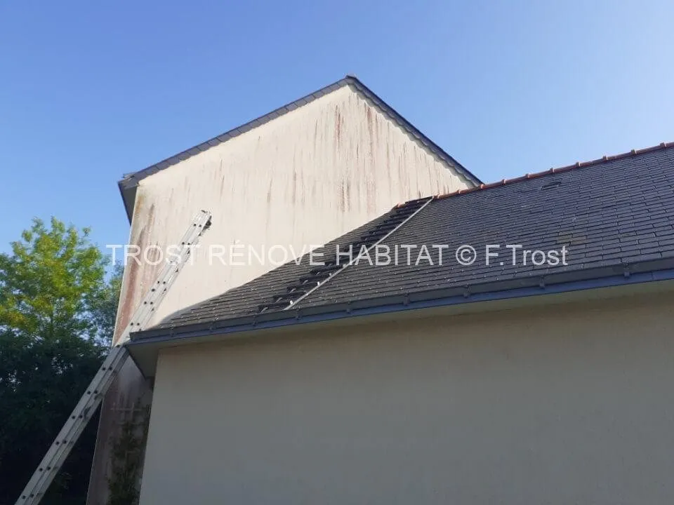 Avant : Nettoyage d'une façade à Saint-Saturnin-sur-Loire (Brissac-Loire-Aubance), Brissac-Quincé