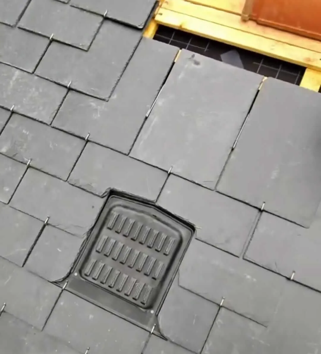 Pose d'une ventilation de toiture à Angers