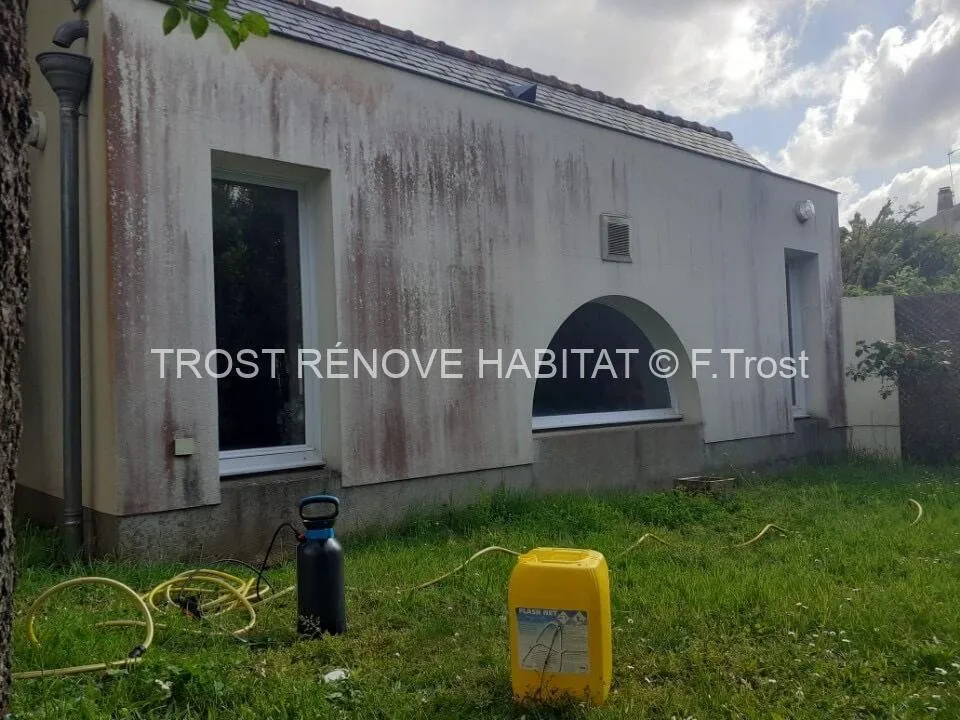 Avant : Rénovation et nettoyage d'un bâtiment à Angers