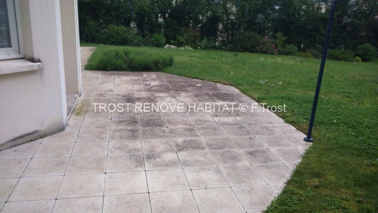 Avant : Nettoyage d'une terrasse à Angers