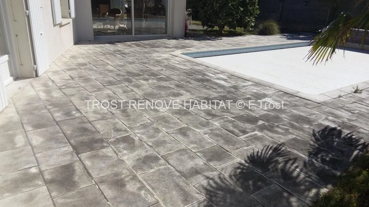 Avant : Nettoyage d'une terrasse à Avrillé
