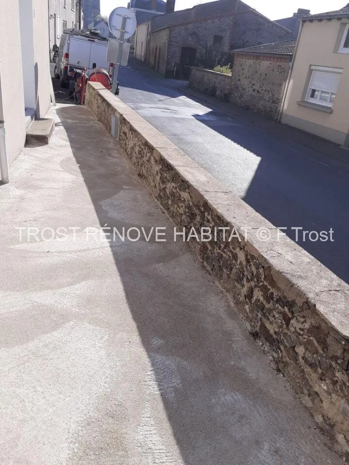 Avant : Rénovation d'un mur en ardoises à Angers