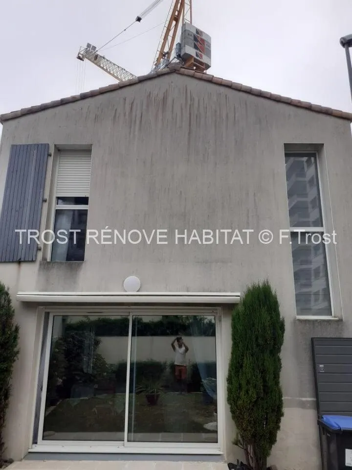 Avant : Nettoyage d'une façade à Chemillé