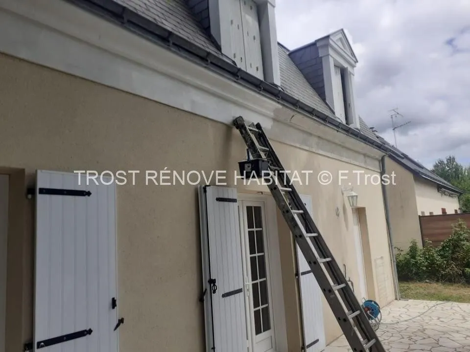 Avant : Nettoyage et hydrofuge d'une façade à Bouchemaine