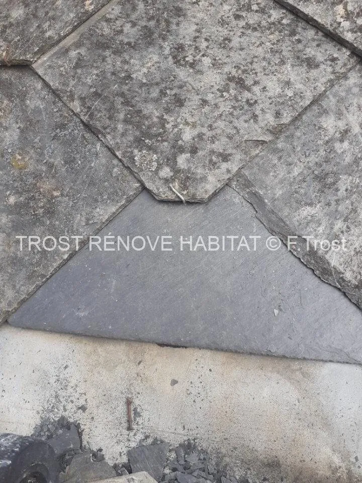 Remplacement d'un liteau suite à une fuite sur la toiture, Angers