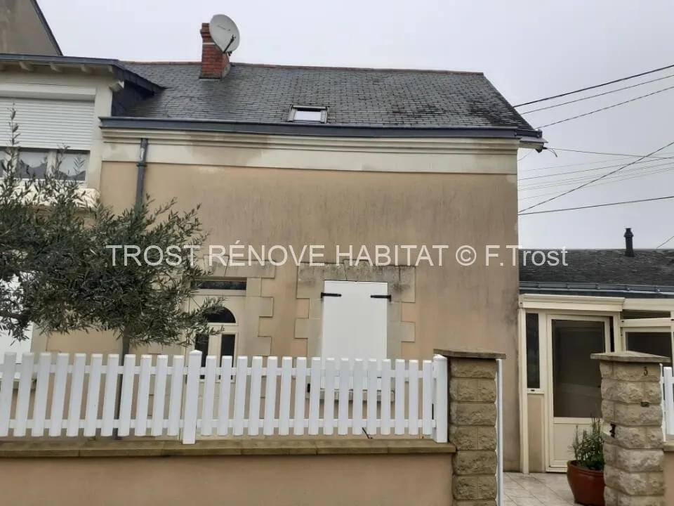 Avant : Nettoyage d'une façade de maison à Angers